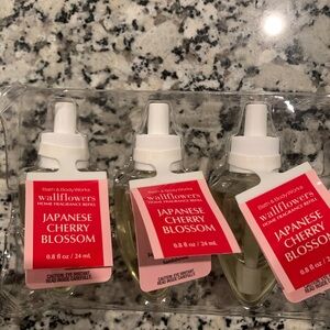 Bath & Body Works Japanese Cherry Blossom Wallflowers Refill